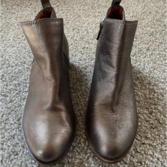 Lucky Brand Basel Leather Booties Size 7 Women's Metallic Silver Gray Ankle Zip - Picture 1 of 5